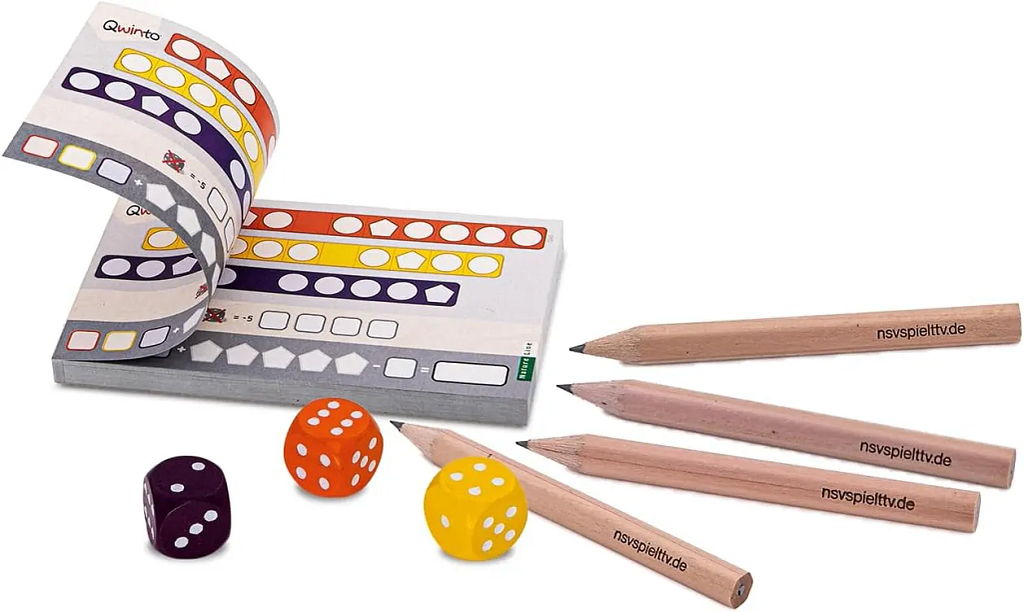Feuille de score et dés colorés du jeu Qwinto Feuille de score et dés colorés du jeu Qwinto